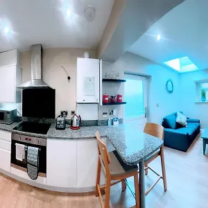Valley Mount House & United Kingdom